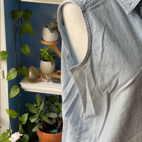 🌺Cabin Creek denim, sleeveless, button down🌺 - Picture 4 of 5
